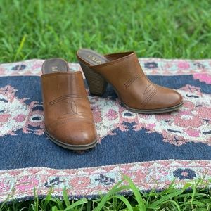 Vintage MIA brown clogs
